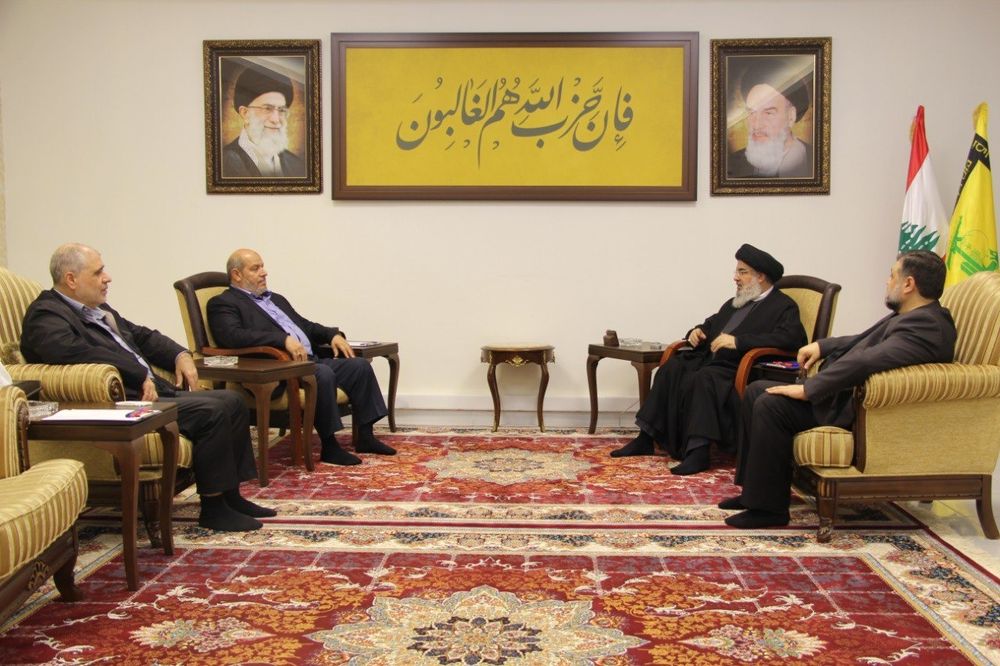 O secretário-geral do Hezbollah, Hassan Nasrallah, se reúne com uma delegação de autoridades do Hamas liderada por Khalil al-Hiya, em Beirute, Líbano.