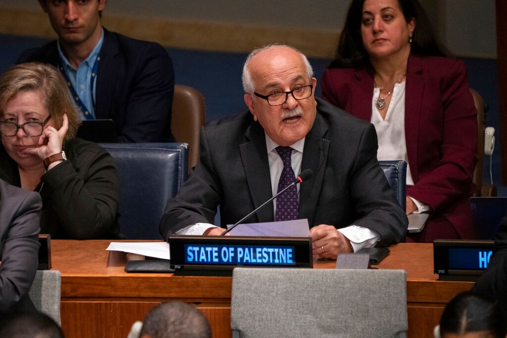 L'ambassadeur palestinien Riyad H. Mansour s'exprime lors d'une réunion au siège de l'ONU.