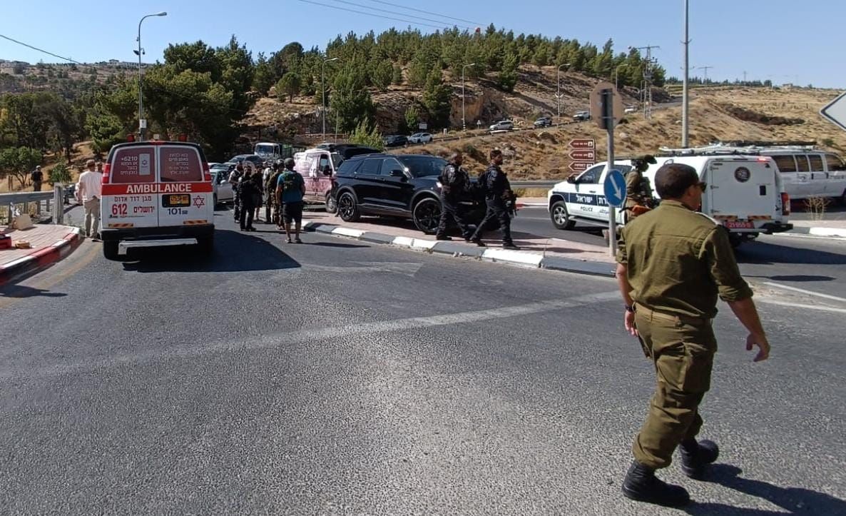 Two Israelis Wounded In Shooting Attack Near Jerusalem, Manhunt Underway - Vimarsana News