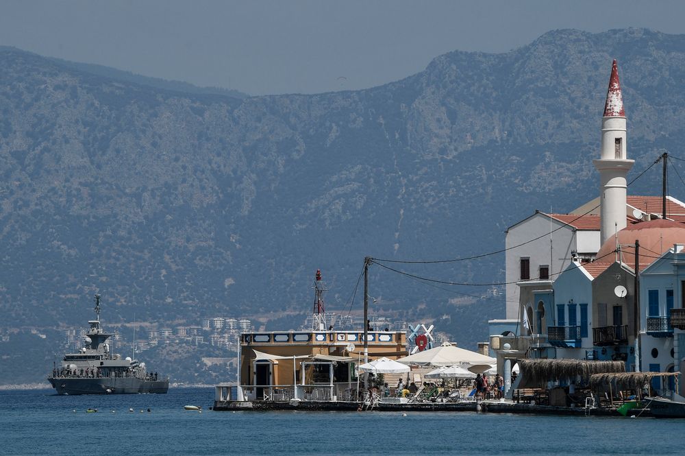 Méditerranée orientale : La Turquie accuse la Grèce de militariser l'île  de Castellorizo - Zone Militaire