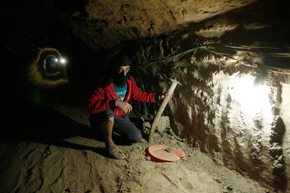 A Palestinian works inside a smuggling tunnel, beneath the Egyptian-Gaza border in Rafah, in the southern Gaza Strip February 19, 2013.