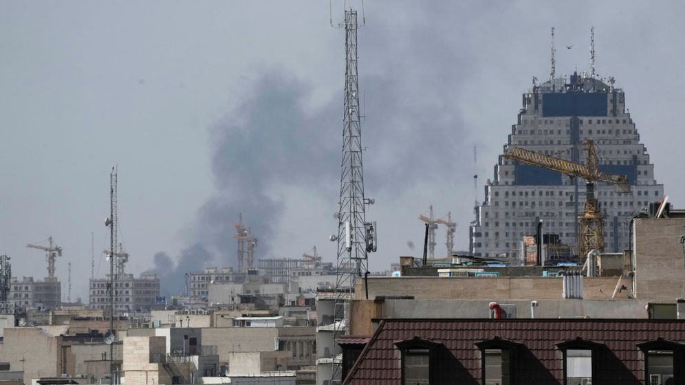 AP Photo/Vahid Salemi الهجوم الإسرائيلي والأمريكي على طهران، 28 فبراير 2026