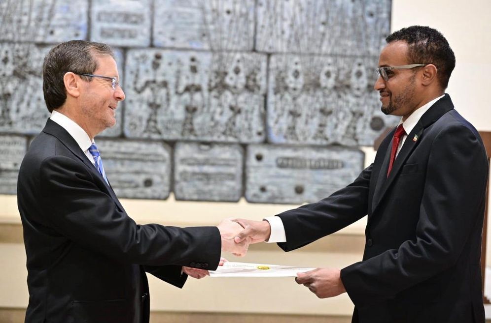 Kobi Gideon/GPO Mohamed Hagi Omar Mohamoud and Isaac Herzog