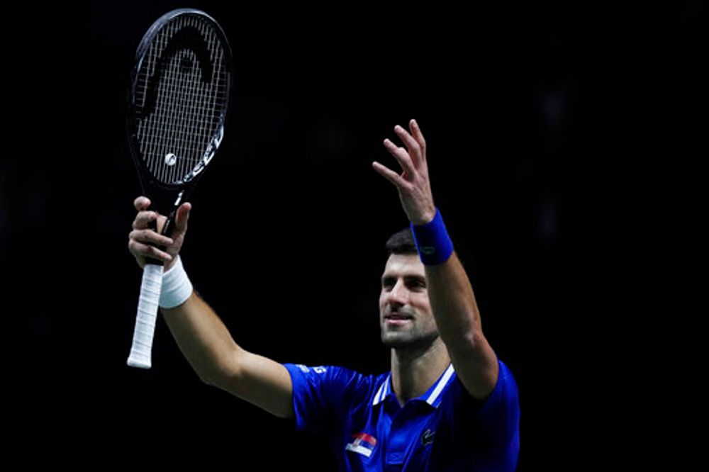 Novak Djokovic lors d'un match de demi-finale de tennis au Madrid Arena à Madrid, Espagne, le 3 décembre 2021.