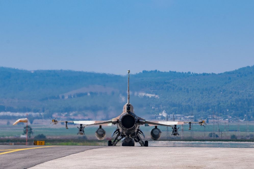 מטוסי חיל האוויר נערכים לתקיפה בלבנון, ארכיון