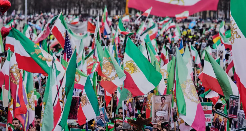 Des centaines de milliers de manifestants réunis à Munich contre les autorités iraniennes, le 14 février 2026. 