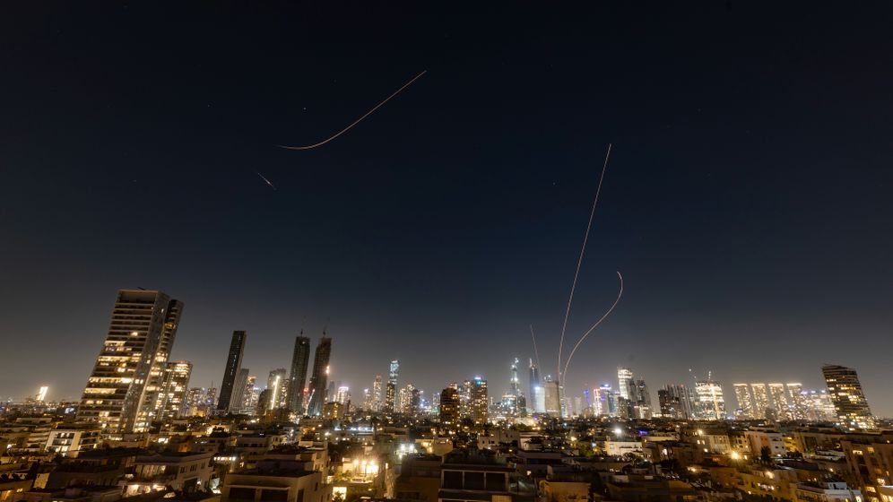 Interception of an Iranian missile in the sky over the Tel Aviv region, March 2026