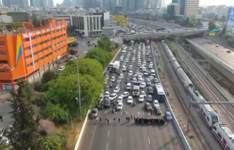 Ayalon Highway blocked by protestors for the hostages