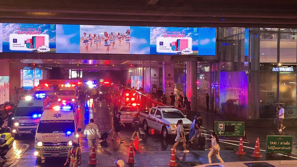 One dead in Bangkok mall shooting; assailant, 14, arrested