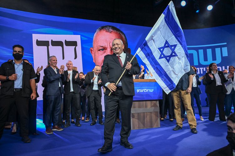 Yashar party chairman Gadi Eisenkot alongside members of his party at the party’s election headquarters in Tel Aviv, following the closing of polling stations and the release of exit poll results on Israel’s general election night, October 28, 2026.