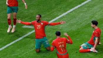 La joie d’Ayoub El Kaabi et de ses coéquipiers après le retourné sensationnel réussi par le joueur de l’Olympiakos. 