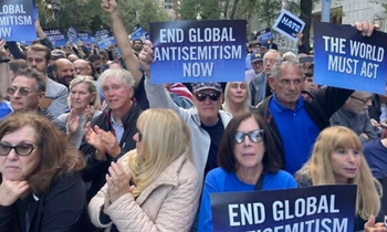 Devant l’ONU des centaines de manifestants appellent le monde à combattre l’antisémitisme
