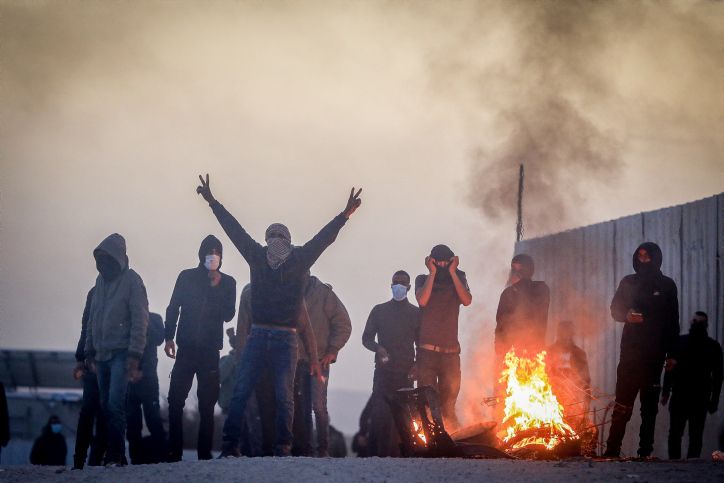 Néguev : Tsahal renforce la sécurité de ses bases après des opérations policières contre une tribu bédouine