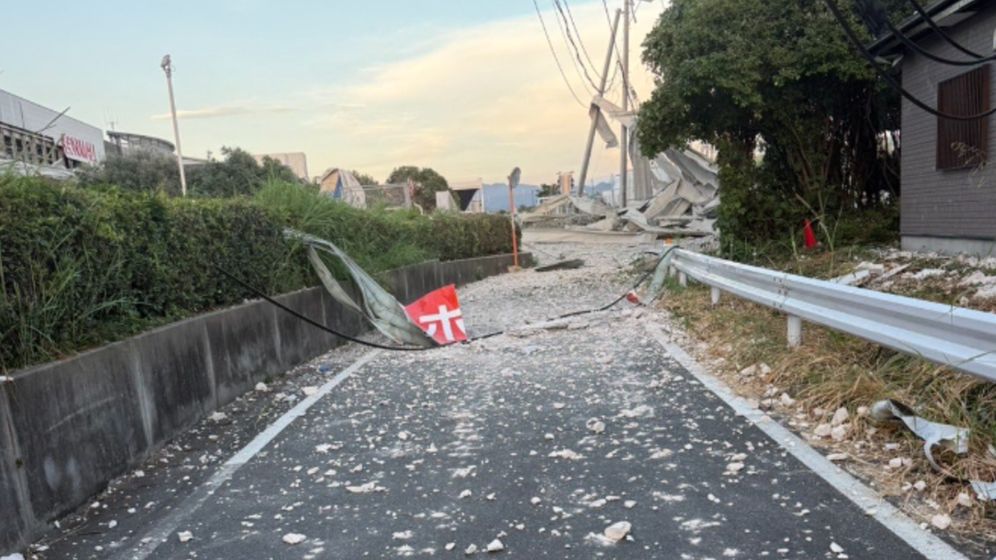 רעידת אדמה בעצמה 7.1 ביפן: חשש ללכודים בקניון שקרס חלקית