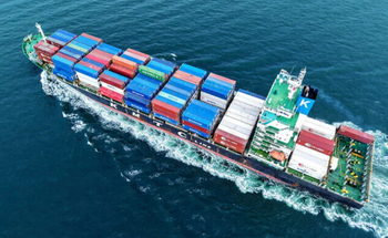 Un cargo chargé de conteneurs quitte le port de Qingdao, en Chine, le 8 juillet 2025.