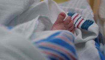 Un bébé né d'une mère atteinte de Covid-19 à DHR Health, le 29 juillet 2020, à McAllen, Texas