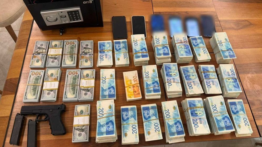 اموال نقدية ضبطتها الشرطة- ارشيف