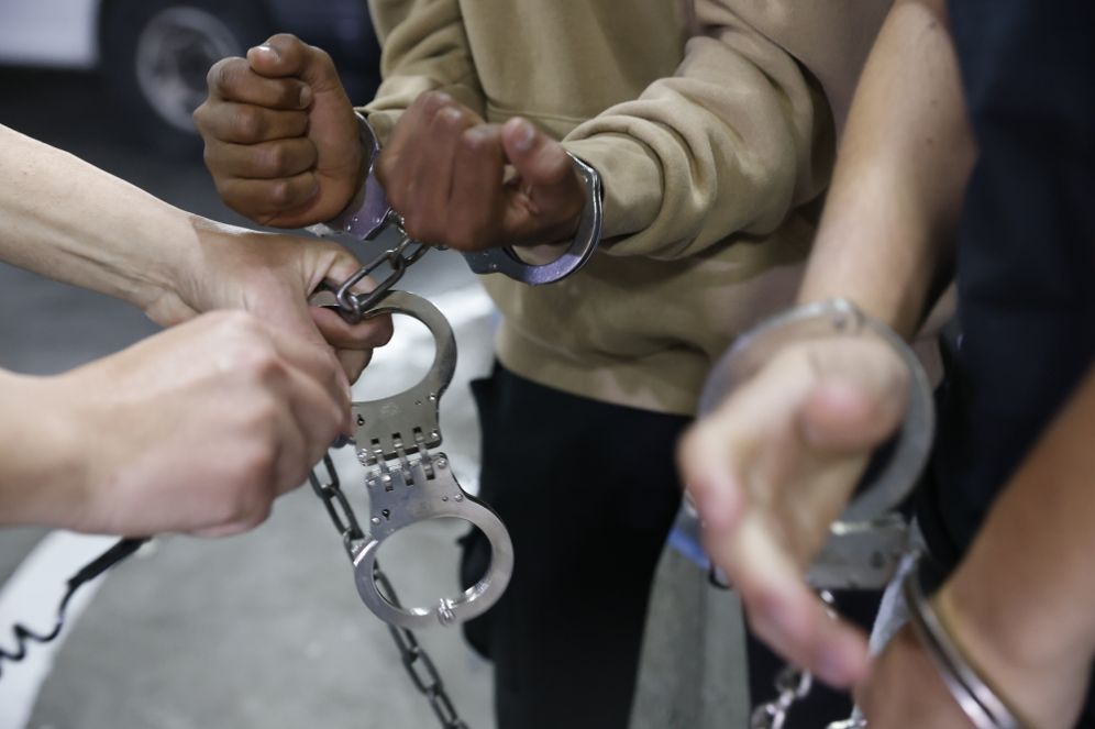 אזיקים, עצור, ארכיון, למצולם אין קשר לנאמר בכתבה