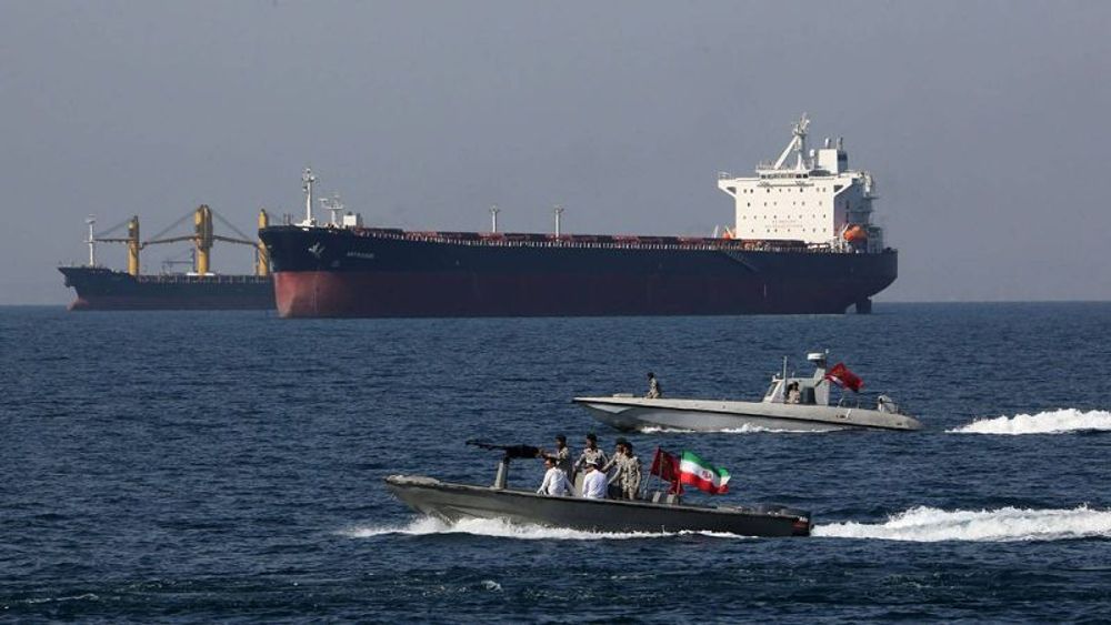 Iranian sailors in the Strait of Hormuz on the national holiday of "Persian Gulf Day".
