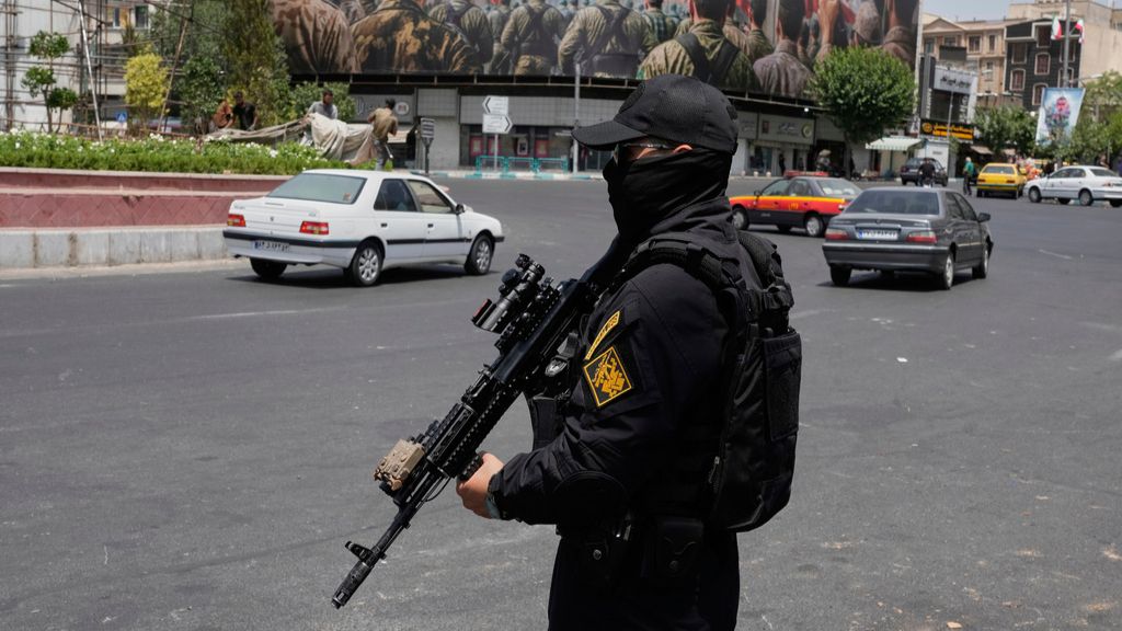 تقرير: خامنئي رفع حالة التأهب إلى أعلى مما كانت عليه في أيام الحرب مع إسرائيل