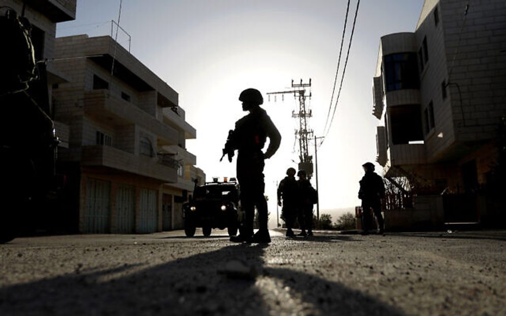 Archive - Des soldats israéliens lors d'affrontements avec des Palestiniens dans le village cisjordanien de Tuqu, au sud de Bethléem, le 25 janvier 2019