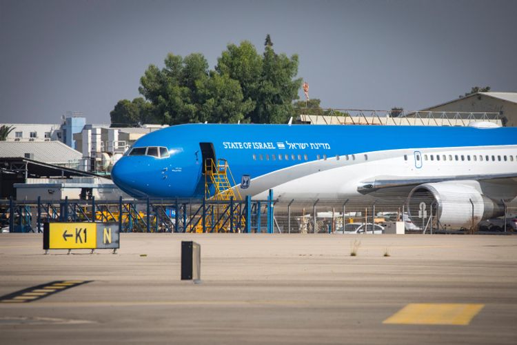 L'avion officiel du Premier ministre israélien, "Knaf Zion", est stationné à l'aéroport international Ben Gourion le 20 octobre 2020