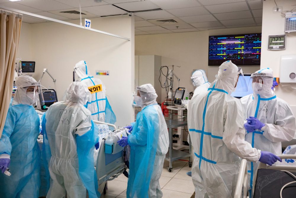 Medical personnel at the coronavirus ward of Shaare Zedek hospital in Jerusalem on December 17, 2020.