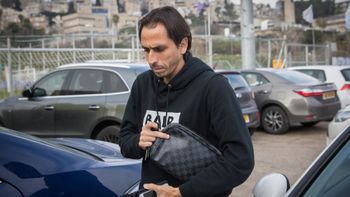 שחקן העבר יוסי בניון, ארכיון
