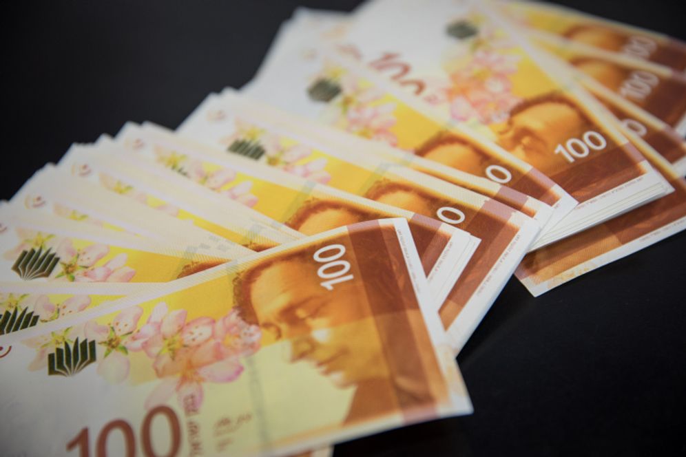 Photo d'illustration des nouveaux billets de 100 Shekels, 31 décembre 2017.