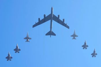 قاذفات B-52 الأمريكية