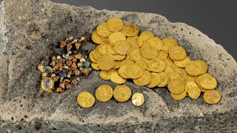 97 pièces d'or pur de l'époque byzantine mises au jour près du lac de Tibériade