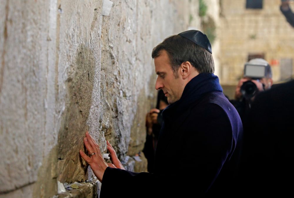 Le président français Emmanuel Macron au Mur des Lamentations, le 22 janvier 2020