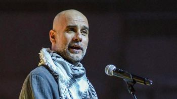 Pep Guardiola arborant un keffieh, le 29.01.2026
