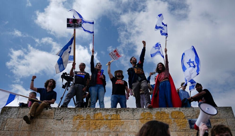 AP Photo/Ariel Schalit Manifestations contre la réforme judiciaire à Jérusalem