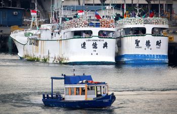 سفن في مضيق ملقا