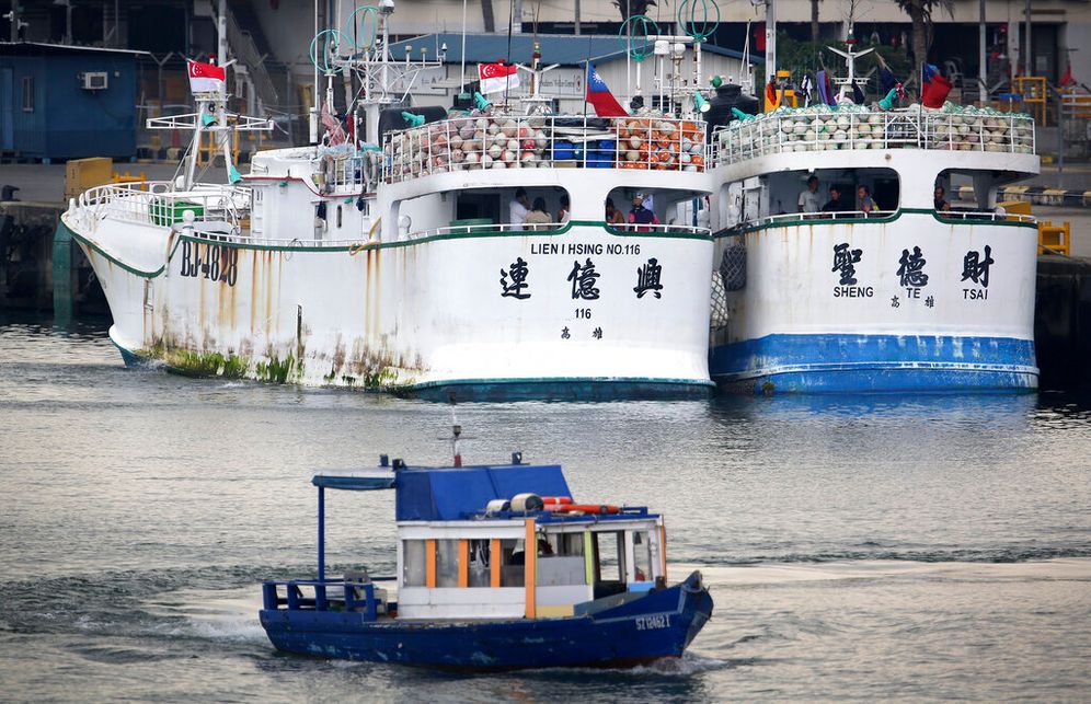 سفن في مضيق ملقا