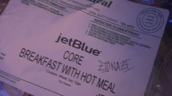 Un repas casher distribué par la compagnie JetBlue avec l'inscription antisémite "Zionazi"