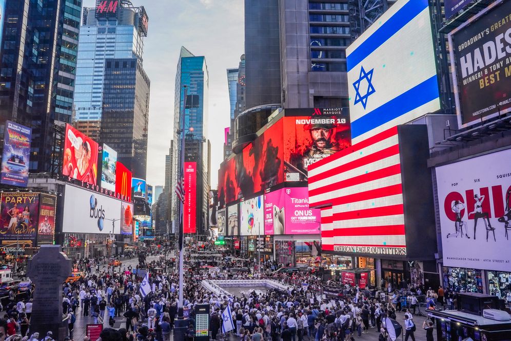 Illustration - Manifestation pour les otages à Times Square, New York