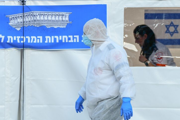 i24NEWS - Israel sees 17th confirmed case of coronavirus as thousands in self-quarantine