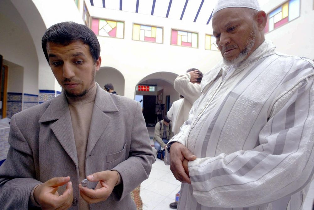 L'imam Hassan Iquioussen (à gauche ) le 18 juin 2004