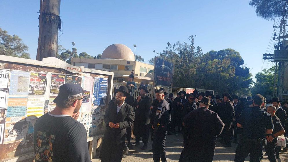 דוברות המשטרה קטטה המונית ועימותים קשים בין חילונים לחסידי גור בערד
