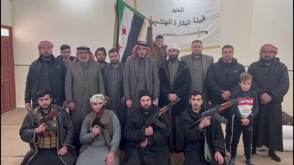 أبناء قبيلة البكارة تعلن السيطرة على محافظة دير الزور 