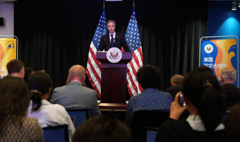Le secrétaire d'État américain Antony Blinken s'exprime lors d'une conférence de presse à l'ambassade des États-Unis à Pékin, en Chine, le 26 avril 2024.