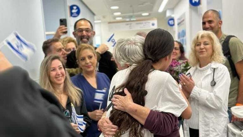 Illustration - Des Israéliens s'étreignent