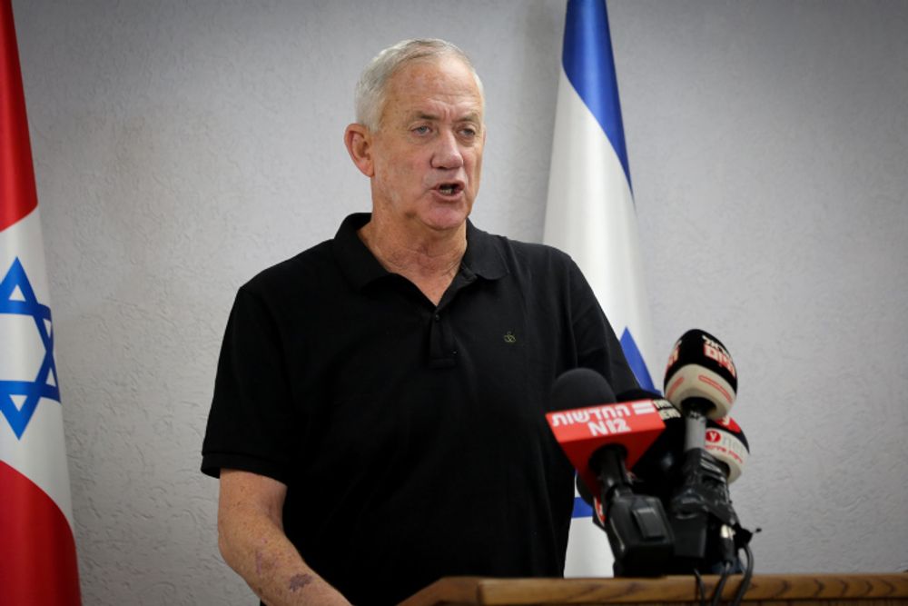 Le ministre de la Défense Benny Gantz s'exprime lors d'une conférence de presse au Commandement sud de Tsahal, dans la ville de Beer-sheva, dans le sud d'Israël, le 5 août 2022.
