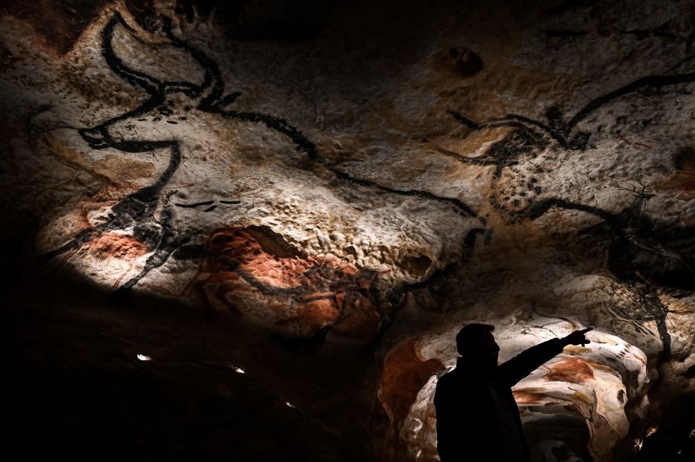 Illustration - Peintures rupestres dans la grotte de Lascaux en France