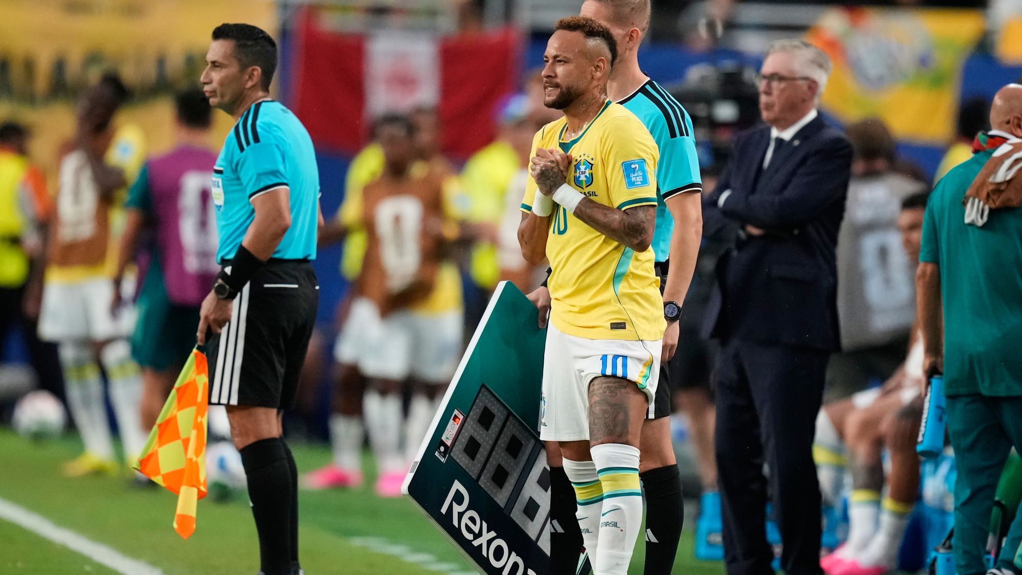 Neymar fait son grand retour avec le Brésil et fond en larmes
