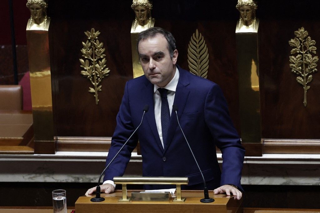 Sébastien Lecornu sauve son gouvernement de justesse après deux motions de censure rejetées