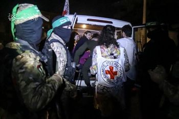 Le Hamas remet des otages à la Croix-Rouge, le 24 novembre 2023