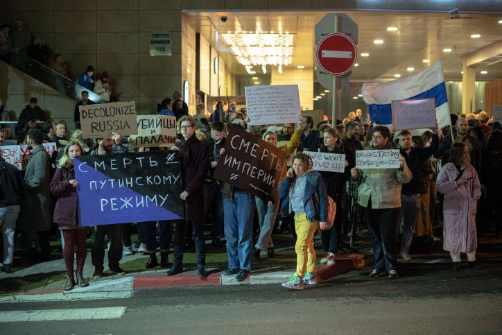 From Tel Aviv To NYC, People Hold Vigils After Navalny's Death - Vimarsana News